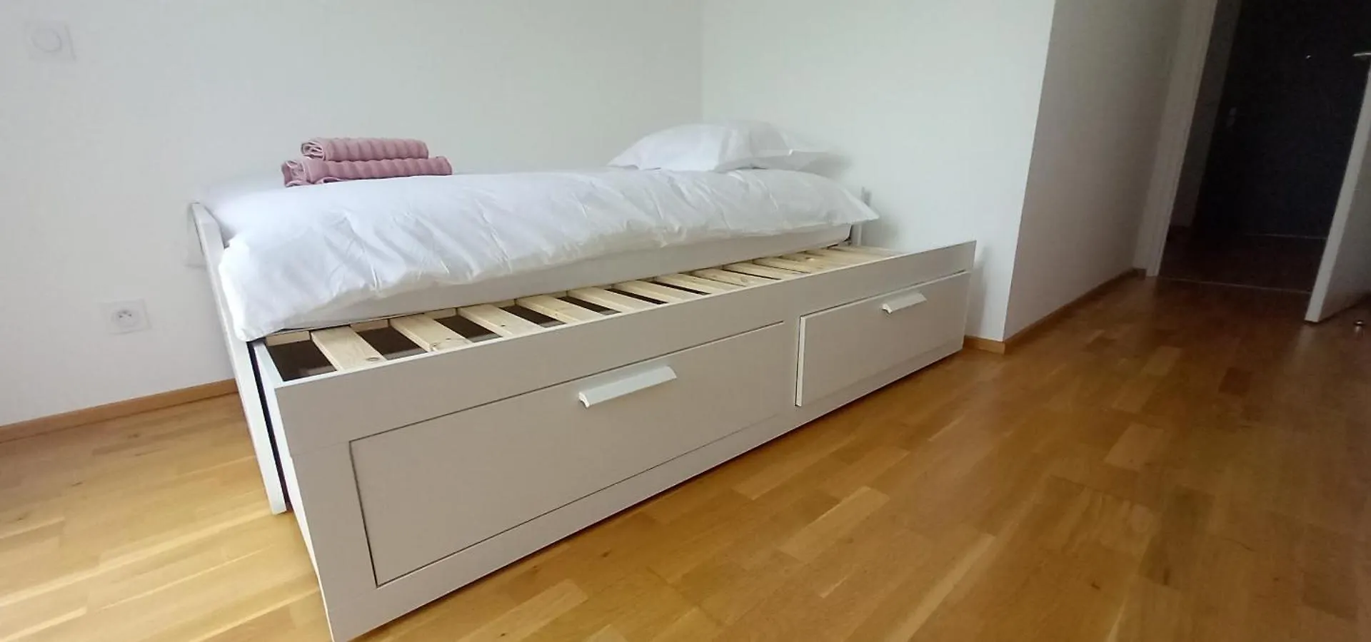 Joli Appartement Avec Balcon Au Pieds Des Commences Et Des Plages Carantec France