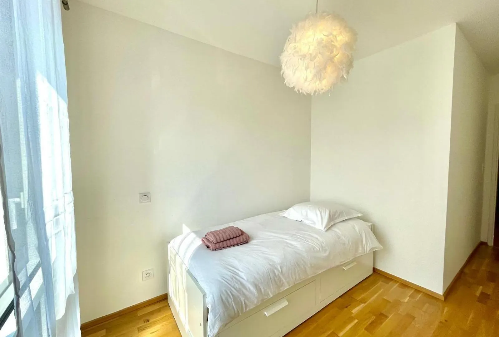 Joli Appartement Avec Balcon Au Pieds Des Commences Et Des Plages Carantec 0*,  France